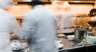 Restaurant Delivery Workers at Chop’t Restaurants Sue For Labor Violations | WaiterPay.com