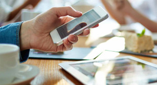 The Expert Guide: Restaurant Social Media The Expert Guide: Restaurant Social Media